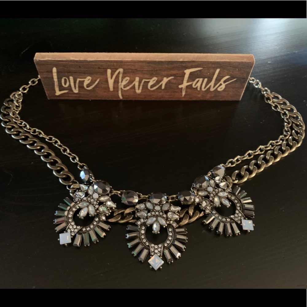 Eye- catching vintage necklace